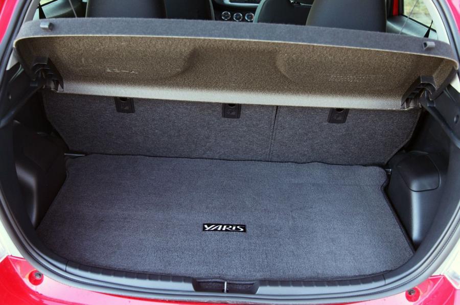  Toyota Yaris SE 2012 года  (фото 8 из 33)